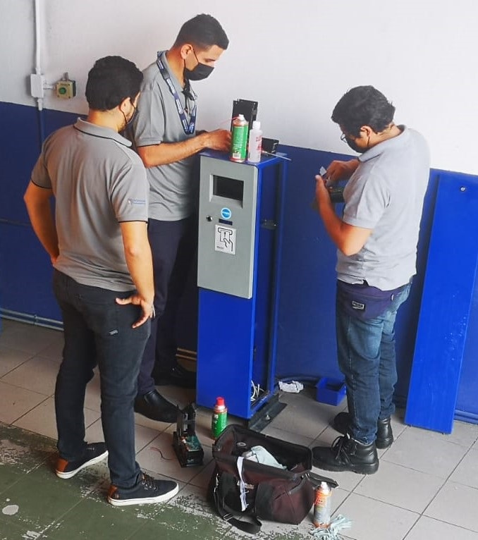 Formación para técnico en sistemas de parqueo automático marca TREA.